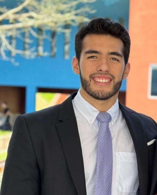 La imagen tiene un atributo ALT vacío; su nombre de archivo es foto-raulito.jpg